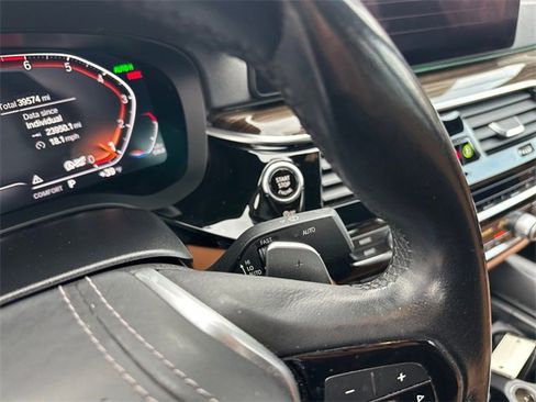 Used 2022 BMW 530i w/ Convenience Package image 25