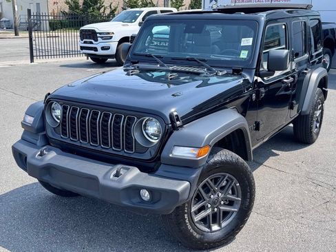 Used 2025 Jeep Wrangler Unlimited Sport AWD/4WD image 3