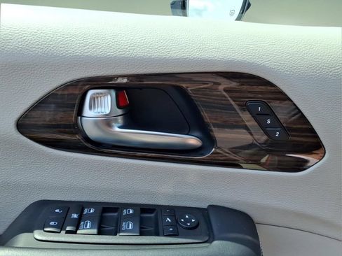 Used 2023 Chrysler Pacifica Limited FWD image 15