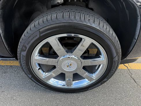 Used 2011 Cadillac Escalade Premium RWD image 51
