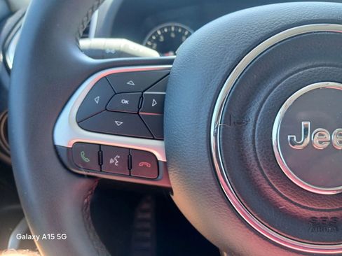 Used 2019 Jeep Renegade Latitude FWD image 26
