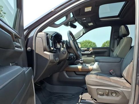 Used 2024 Chevrolet Silverado 1500 High Country w/ High Country Premium Package AWD/4WD image 18