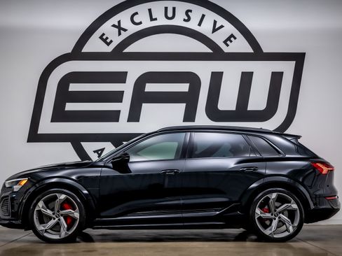Used 2024 Audi Q8 e-tron Prestige image 5