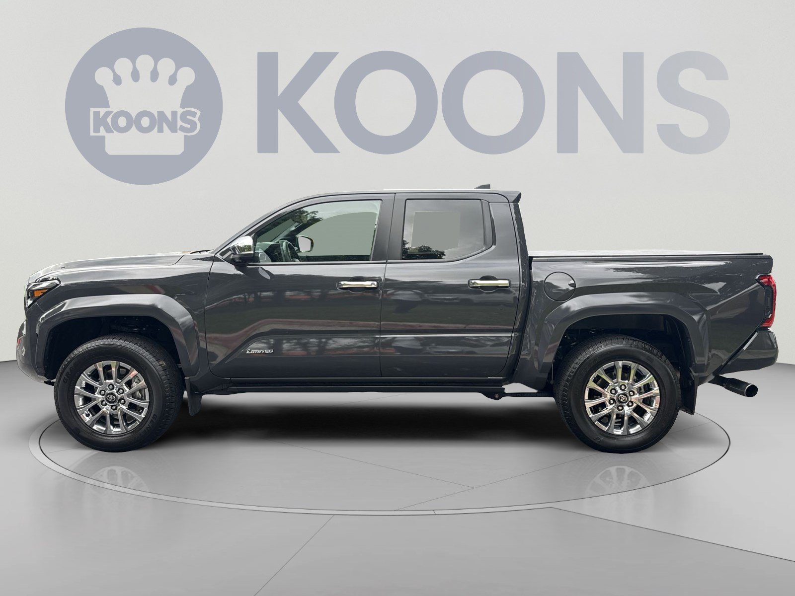 Used 2024 Toyota Tacoma Limited w/ Limited Package (LT) AWD/4WD image 2