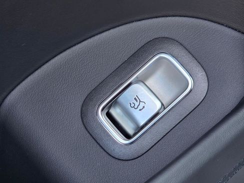 Used 2024 Mercedes-Benz Maybach GLS 600 4MATIC image 41