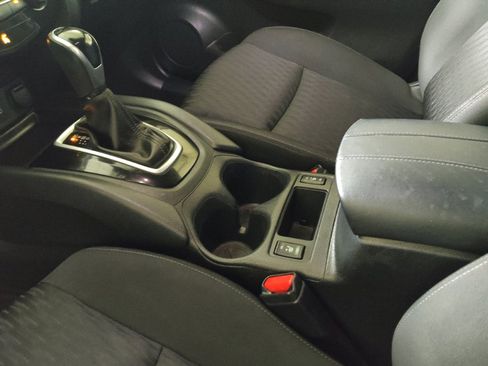 Used 2020 Nissan Rogue SV FWD image 26