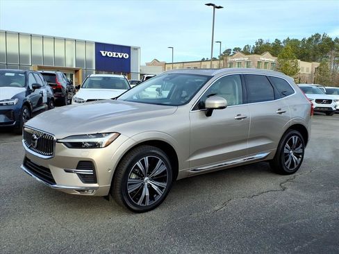 Used 2023 Volvo XC60 B5 Plus w/ Climate Package image 7