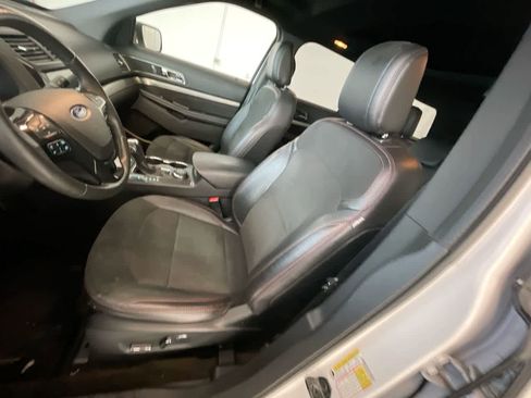 Used 2018 Ford Explorer XLT w/ Equipment Group 202A image 11