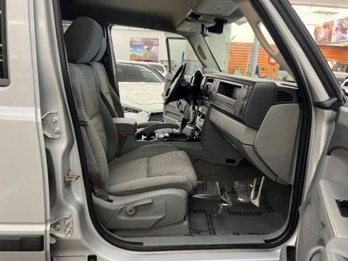 Used 2006 Jeep Commander 4WD image 15