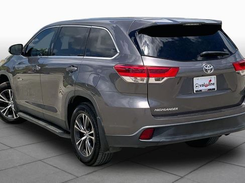 Used 2019 Toyota Highlander LE FWD image 12