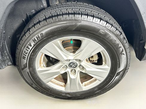 Used 2021 Toyota RAV4 XLE image 11
