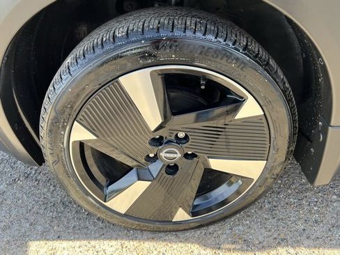 Certified 2025 Nissan Kicks SR image 9