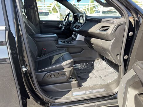 Used 2023 GMC Yukon SLT w/ SLT Luxury Package AWD/4WD image 10