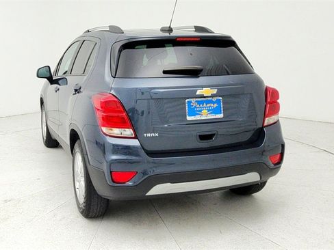 Used 2022 Chevrolet Trax LT w/ LT Convenience Package image 5