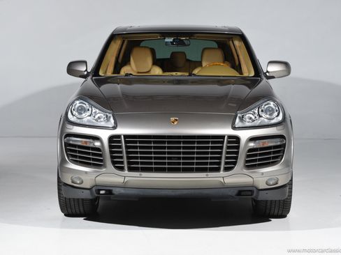 Used 2009 Porsche Cayenne Turbo S image 2