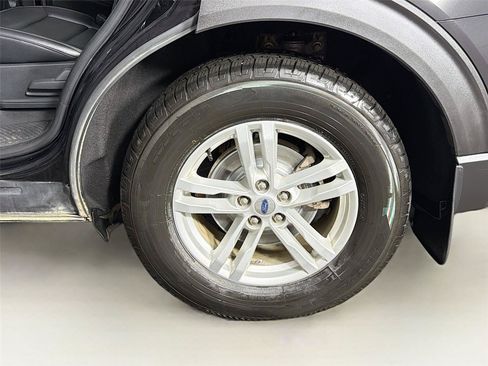 Used 2021 Ford Explorer XLT w/ Equipment Group 202A AWD/4WD image 35