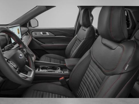 Used 2025 Ford Explorer ST-Line w/ ST-Line Street Pack image 7