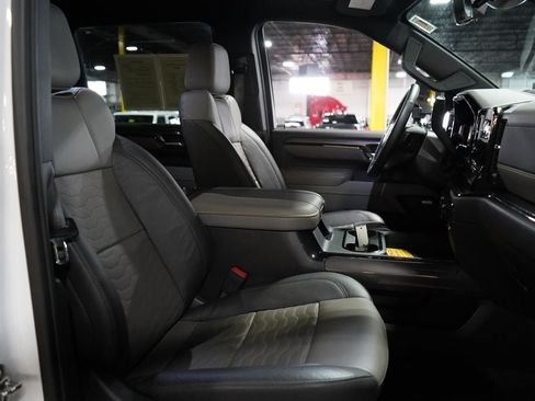 Used 2025 Chevrolet Silverado 2500 ZR2 w/ Technology Package AWD/4WD image 31