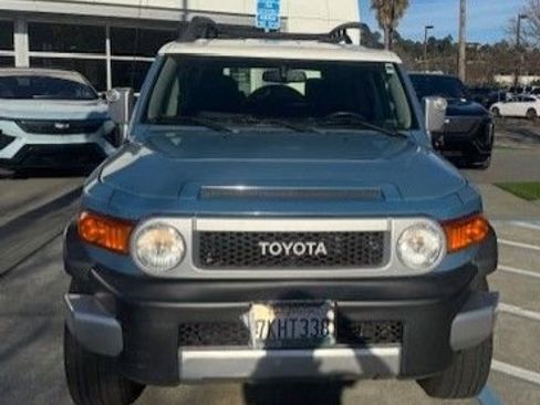 Used 2013 Toyota FJ Cruiser 2WD image 2
