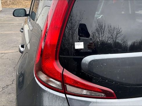 Used 2021 Kia Soul LX image 25