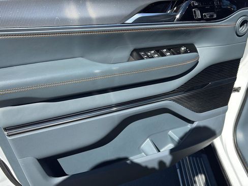 Used 2022 Jeep Grand Wagoneer Series III w/ Flexible Seating Group image 4