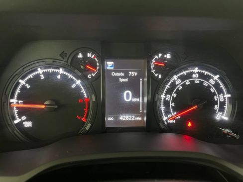 Used 2021 Toyota 4Runner SR5 Premium w/ Moonroof Package AWD/4WD image 9