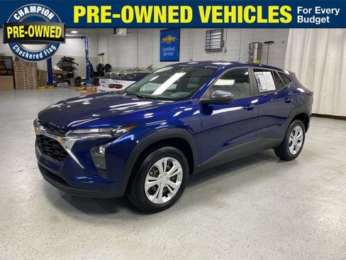 Used 2024 Chevrolet Trax LS FWD image 1