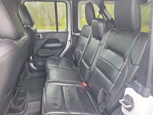 Used 2018 Jeep Wrangler Unlimited Sahara w/ Dual Top Group AWD/4WD image 16