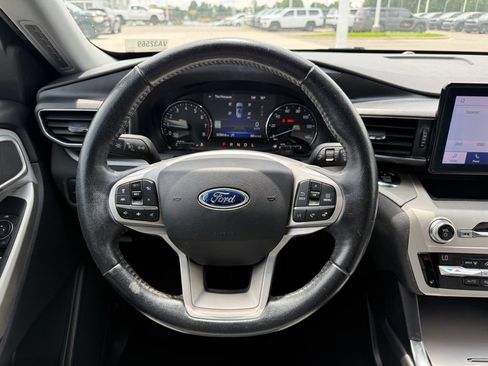 Used 2021 Ford Explorer XLT w/ Equipment Group 202A RWD image 9