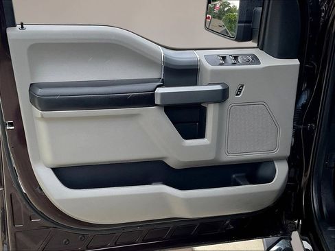 Used 2018 Ford F150 XLT w/ Equipment Group 302A Luxury AWD/4WD image 19
