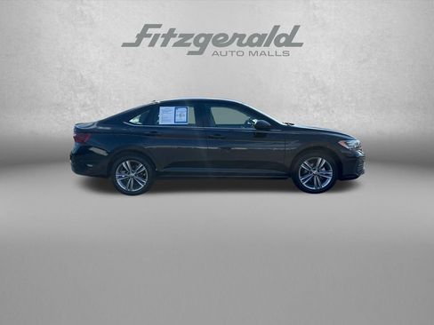Used 2024 Volkswagen Jetta SE FWD image 8