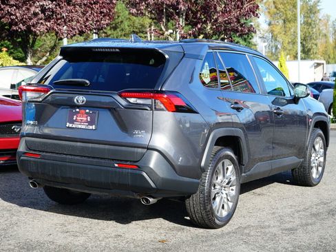 Used 2021 Toyota RAV4 XLE Premium image 6
