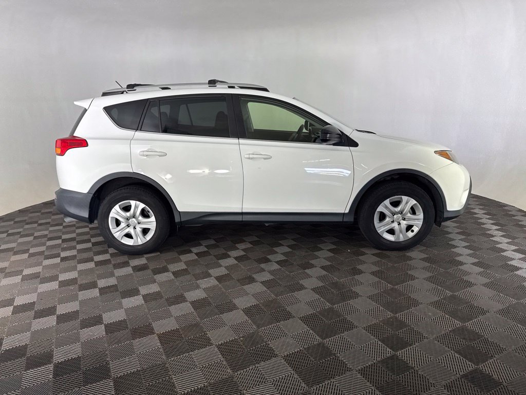 Used 2015 Toyota RAV4 LE AWD/4WD image 4