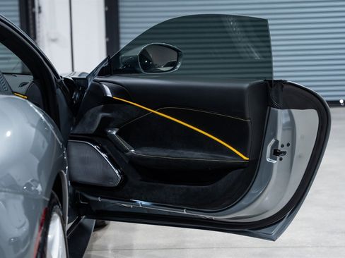 Used 2021 Ferrari Roma RWD image 32