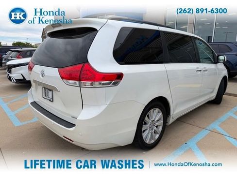 Used 2013 Toyota Sienna Limited w/ Premium Pkg FWD image 2