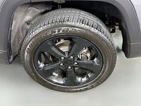 Used 2023 Jeep Grand Cherokee Altitude image 34