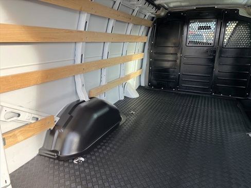 Used 2020 Chevrolet Express 2500 w/ Driver Convenience Package RWD image 5