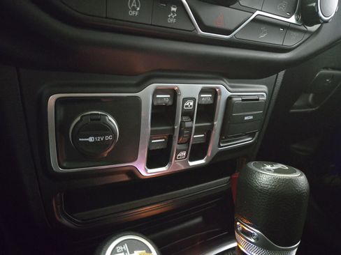 Certified 2018 Jeep Wrangler Unlimited Sport S AWD/4WD image 26