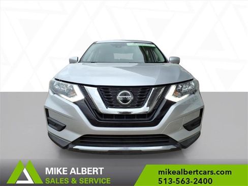 Used 2019 Nissan Rogue S image 2