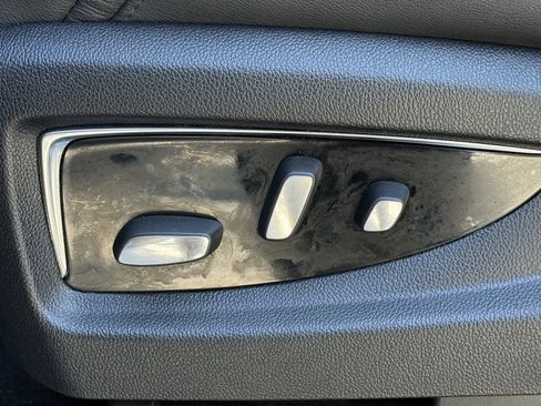 Used 2016 Cadillac Escalade 2WD image 32