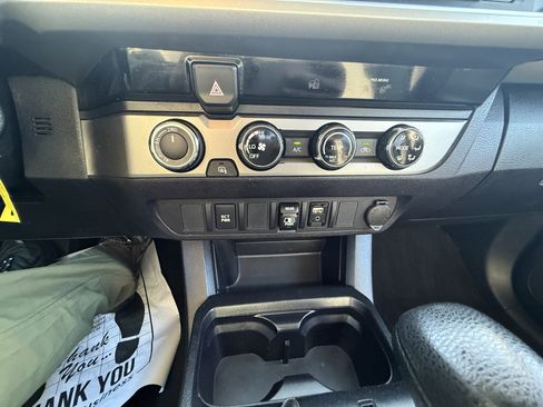 Used 2018 Toyota Tacoma SR5 image 17