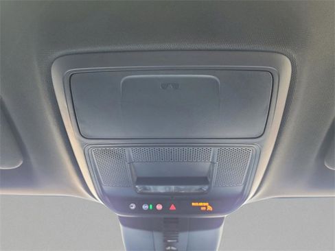 Used 2025 GMC Acadia Elevation image 32