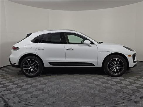 Certified 2025 Porsche Macan image 7