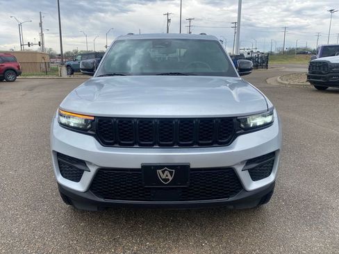 Used 2024 Jeep Grand Cherokee Altitude AWD/4WD image 16
