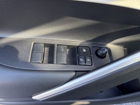 Used 2026 Toyota Corolla Cross L image 15