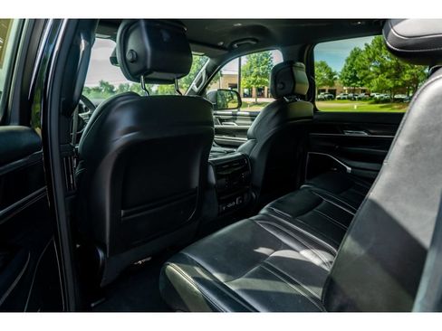 Used 2022 Jeep Wagoneer Series III AWD/4WD image 12