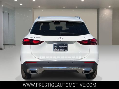 Used 2025 Mercedes-Benz GLA 250 4MATIC image 4