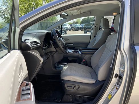 Used 2022 Toyota Sienna LE AWD/4WD image 11