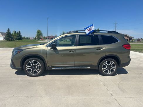 Used 2025 Subaru Ascent Limited AWD/4WD image 1