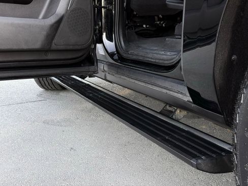 Used 2022 Chevrolet Suburban High Country AWD/4WD image 4
